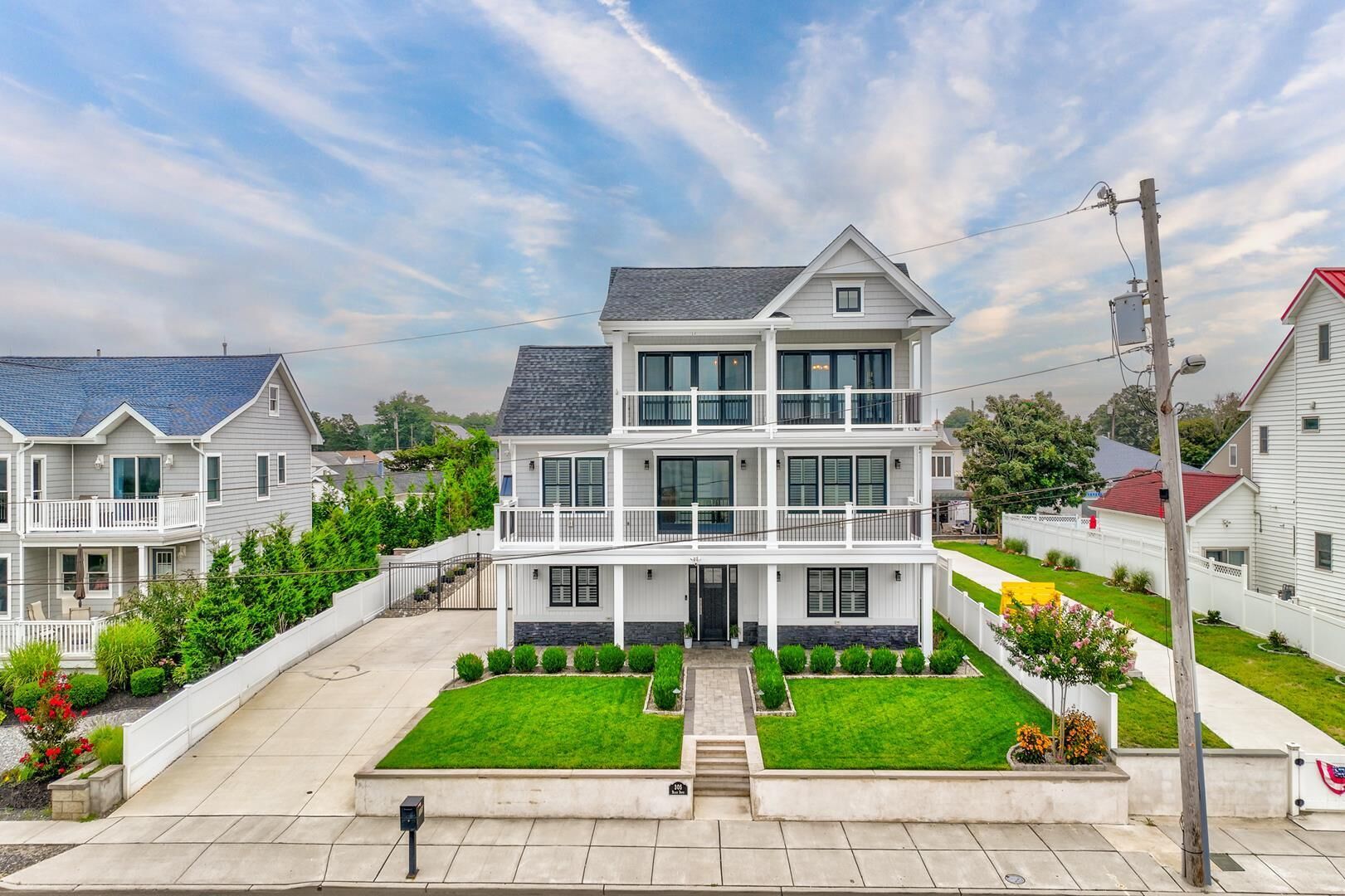 5 bedroom 4.5 bathroom Bayfront home with in ground pool