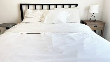 3 chambres, bureau, fer et planche Ă repasser, lit parapluie