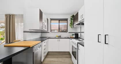 2 Bedroom Apartment between Brisbane & Gold Coast