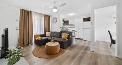 Mount Warren Park Stay â 2 BR for Work & Families