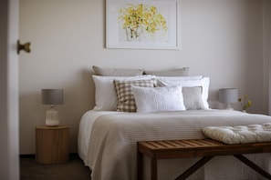 4 habitaciones, tabla de planchar con plancha y cuna de viaje 