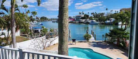 المنطقة المحيطة بالمنشأة