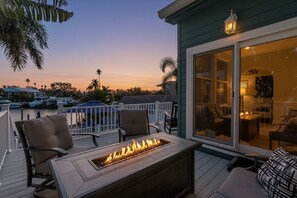 Terrace/patio - Waterfront Indian Rocks Beach Gem-5 min walk to beach, heated pool/ hot tub/ gym (Indian Rocks Beach)