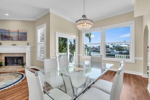 Dining - Waterfront Indian Rocks Beach Gem-5 min walk to beach, heated pool/ hot tub/ gym (Indian Rocks Beach)
