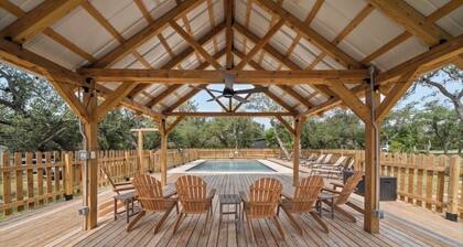 Relaxing family friendly farmhouse minutes from the shops at Wimberley square!