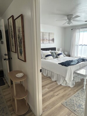 2 habitaciones, caja de seguridad en la habitación y escritorio