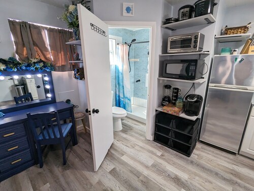 Surf Shack - Soak up the Sun!