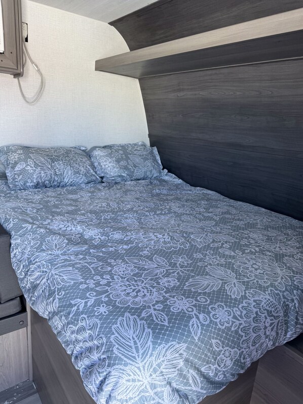 1 habitación y ropa de cama