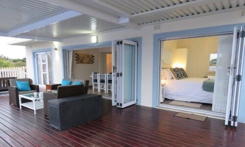 Seagulls Beach House is a stylish, pet friendly, 4 bedroom, self catering home.