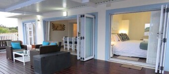 Seagulls Beach House is a stylish, pet friendly, 4 bedroom, self catering home.
