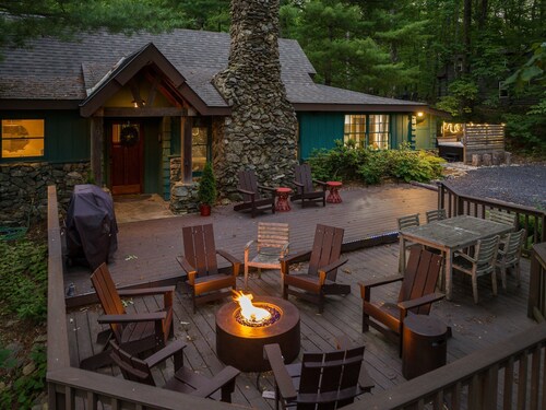 Mountain Mindset: Pup Friendly + Trail