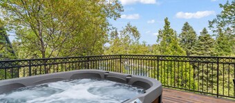 Lake Reflection Point-Upscale Lake View House! 4 Bed/4.5 Bath! Air Conditioning!