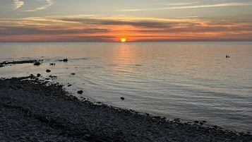 Una spiaggia nelle vicinanze