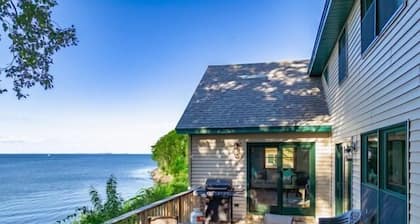 Hatetoquitit, oceanfront home in Owls Head