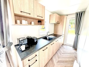 Kühlschrank, Kochgeschirr/Geschirr/Besteck