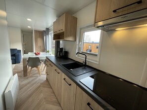 Kühlschrank, Kochgeschirr/Geschirr/Besteck