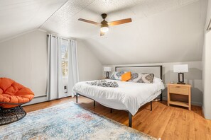 3 soveværelser, skrivebord, strygejern/strygebræt, weekendseng