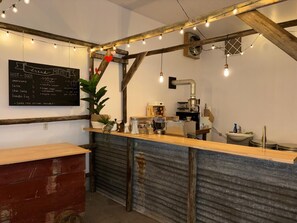 Dining - Runaway Express Coach (Oliver)