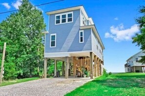 Exterior - Blue Belle Sounds Ocean Front - Private Beach Pet Friendly, Hot Tub, Firepit! (Ocean Springs)