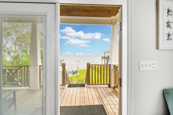 Interior - Blue Belle Sounds Ocean Front - Private Beach Pet Friendly, Hot Tub, Firepit! (Ocean Springs)