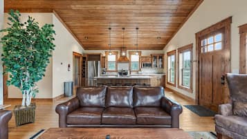 Smart TV, fireplace, stereo