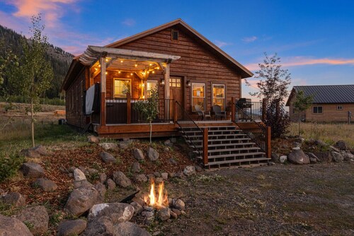 Island Park Grizzly Lodge