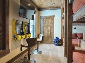 5 bedrooms, iron/ironing board, travel cot, WiFi