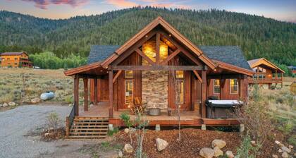 Mountain Ranch | 15min to Yellowstone, Hot tub, Views, AC, Fire Pit!