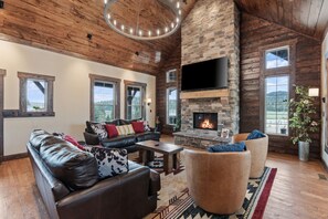 TV, fireplace, stereo