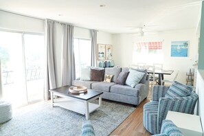 TV - Walk to Beach! Entire SC Triplex (San Clemente)