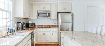 The Cottage at Batten Green, Beautiful Farm Views, 5 mins to DT Staunton, Pet-Friendly!