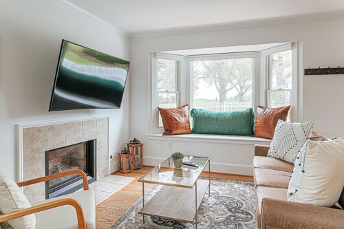 The Cottage at Batten Green, Beautiful Farm Views, 5 mins to DT Staunton, Pet-Friendly!