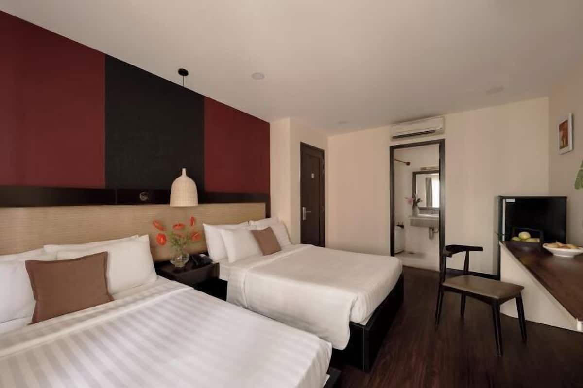 Premium bedding, in-room safe, desk, laptop workspace