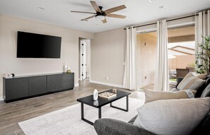 Smart TV, table football - 3 BR home w/Pool & Game room (Phoenix)