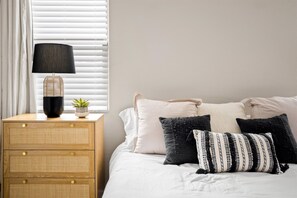 3 habitaciones, tabla de planchar con plancha, wifi y ropa de cama