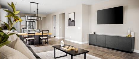 智能电视、桌上足球