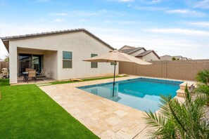 Outdoor pool - 3 BR home w/Pool & Game room (Phoenix)