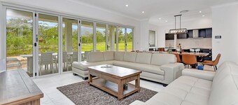 Tranquil Vista Luxury Estate - Your Ultimate Weekend Haven