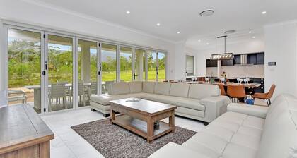 Tranquil Vista Luxury Estate - Your Ultimate Weekend Haven