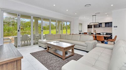 Tranquil Vista Luxury Estate - Your Ultimate Weekend Haven