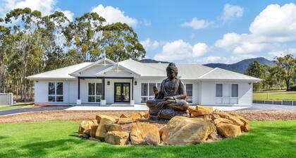 Tranquil Vista Luxury Estate - Your Ultimate Weekend Haven