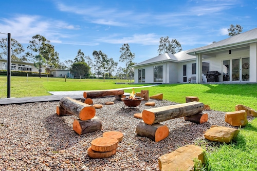 Tranquil Vista Luxury  Ultimate Weekend Haven