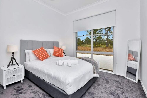 Tranquil Vista Luxury  Ultimate Weekend Haven