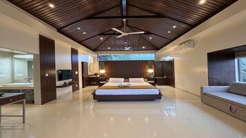 Orchard Suite with Bathtub