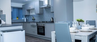 Impeccable 4-Bed House in Telford, West Midlands