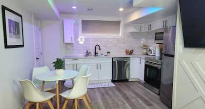 2 Bedroom Cozy Suite in Rosewood