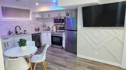 2 Bedroom Cozy Suite in Rosewood