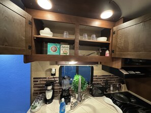 Microwave, oven, stovetop - The paradise. (Lehigh Acres)