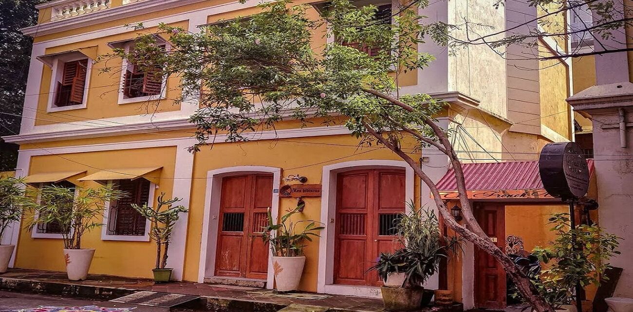 ด้านหน้าที่พัก