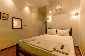 Free WiFi, bed sheets - The French Villa (Puducherry)